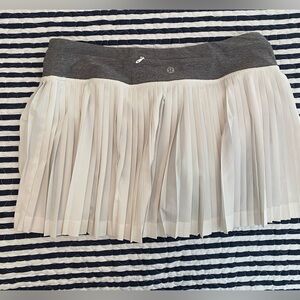 LULULEMON pleated skort, size 8